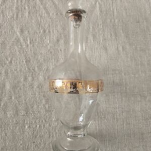 Elegant Gold-Trimmed Glass Decanter
